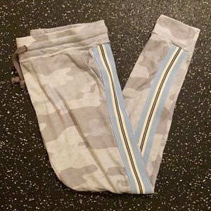 never worn! blue army patterned joggers